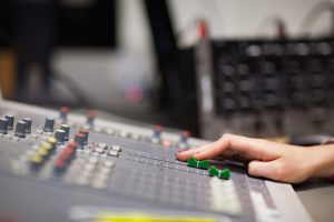 Hand setting the sound
